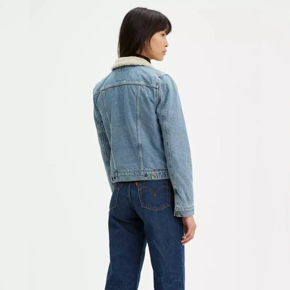 Original Sherpa Trucker Jacket by Levi’s - Picture 3 of 5
